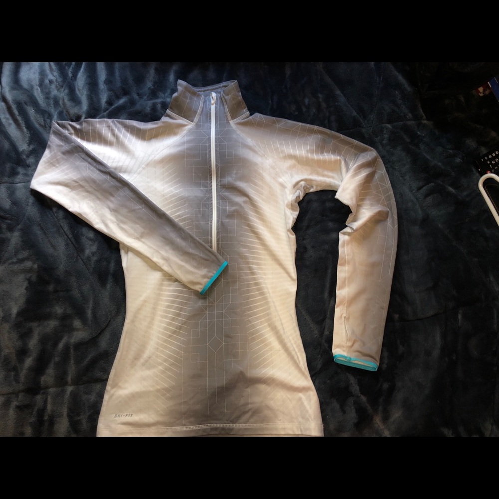 Nike pro white/gray athletic top